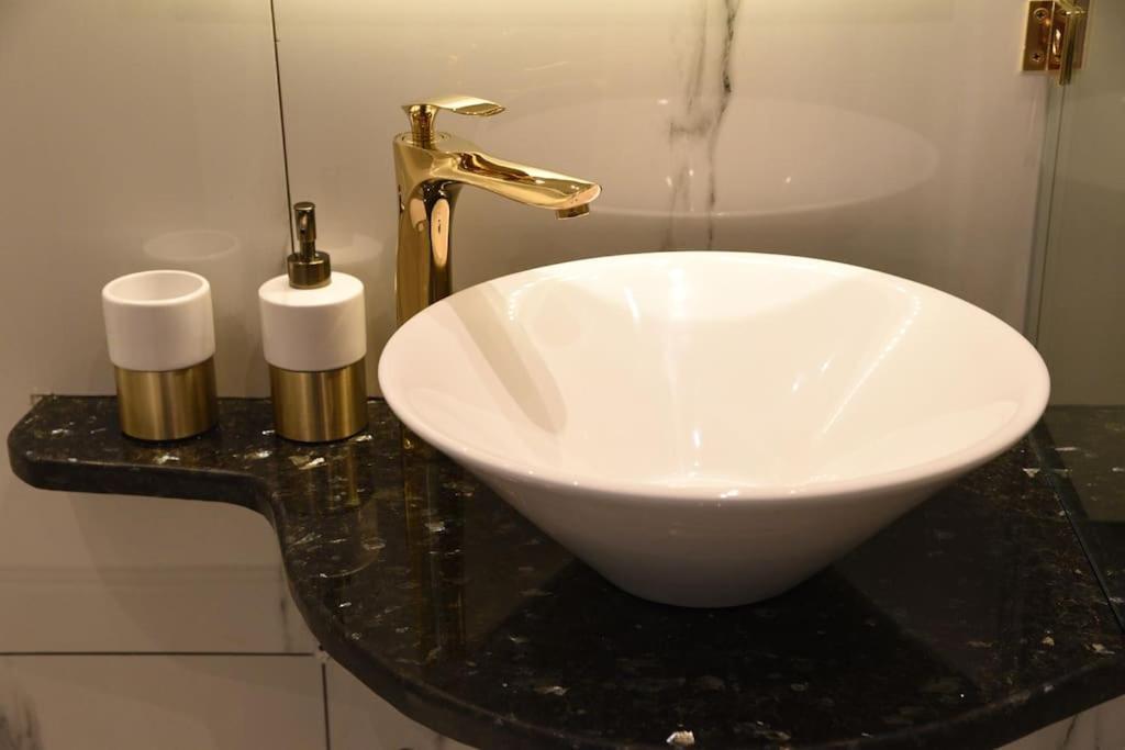 Syntagma Square, 30Sqm Nikis Luxurious Studio Atene Esterno foto